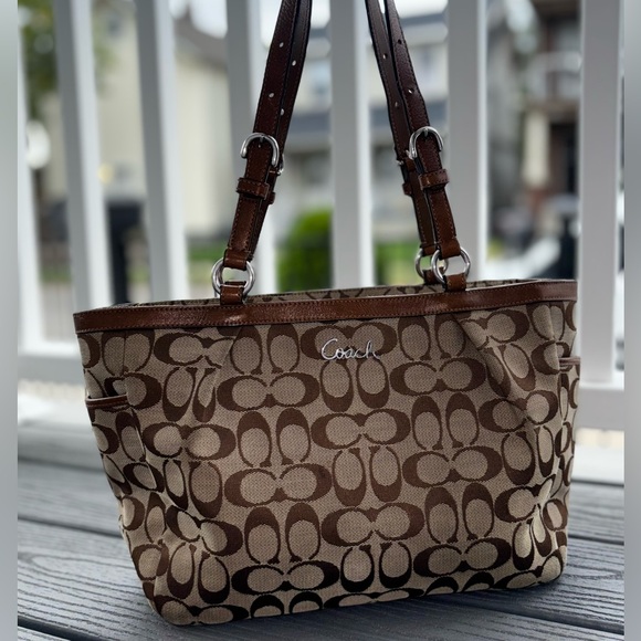 Coach • Signature Jacquard Tote (2010) - Picture 1 of 13